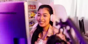 Wie vergleichen sich Headsets mit offener und geschlossener Rückseite beim Gaming?